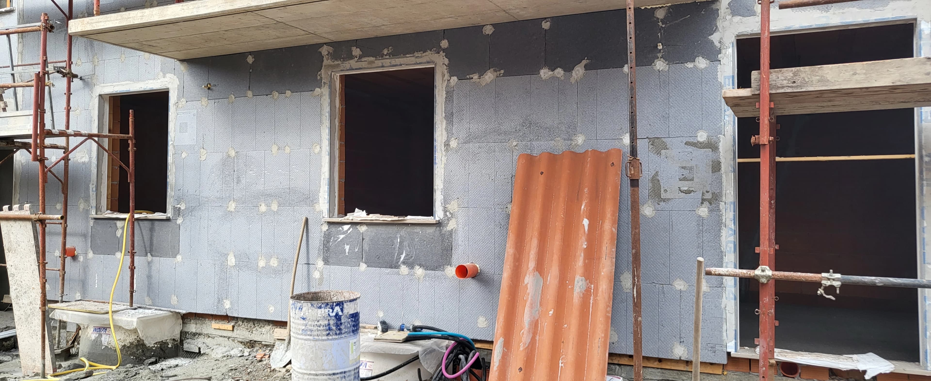 Lavorazioni esterne su edificio residenziale